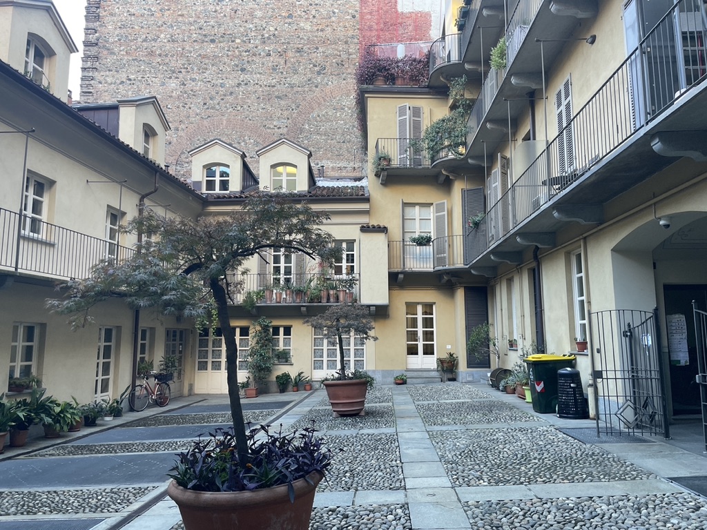 966C593F-F45E-45D8-8F8A-4D6EDB9266E4_1_105_c