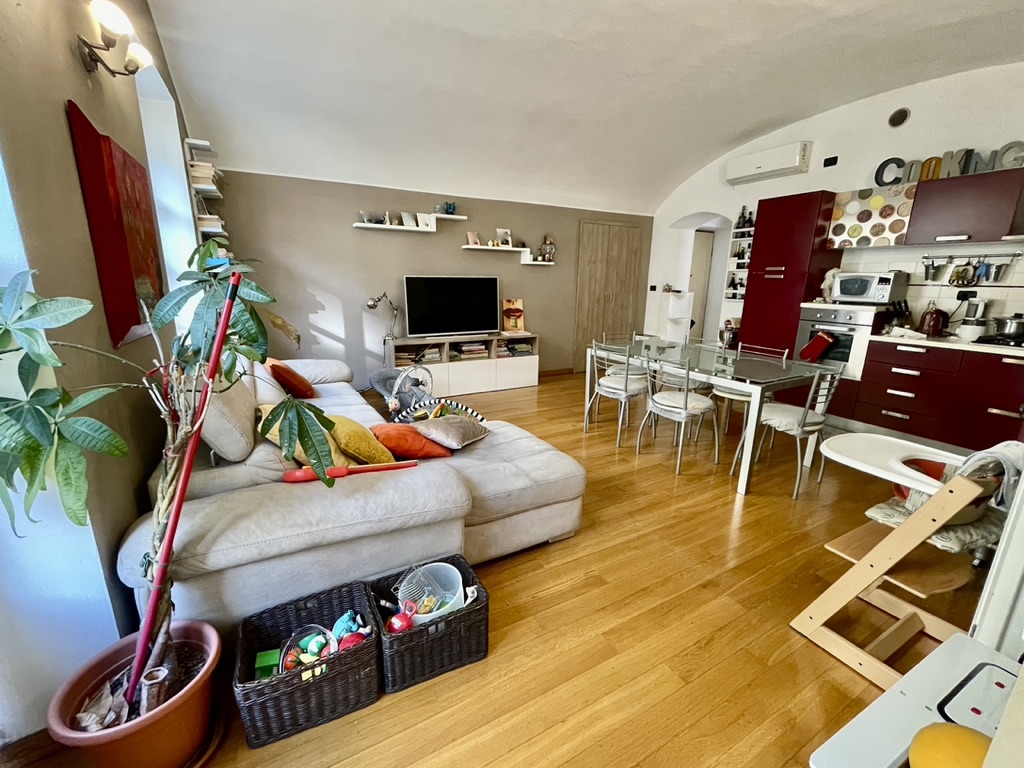 01132831-2962-417D-ABAB-4E9E272C3761_1_105_c