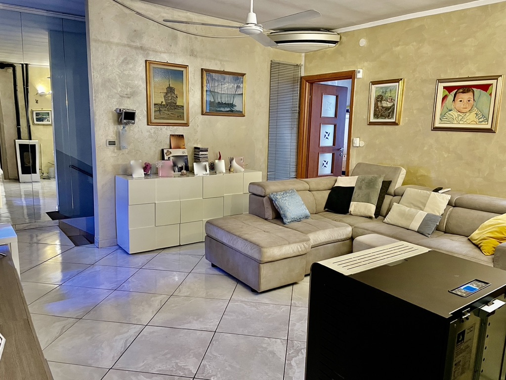 F3B820F2-693E-4A3C-B364-E47A9BCF8466_1_105_c