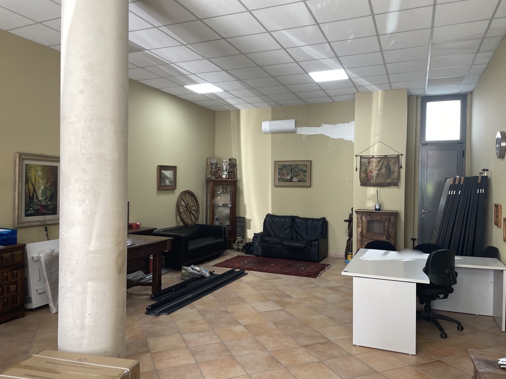 1812C27C-EC5C-48DE-925C-8D67274B020C_1_105_c