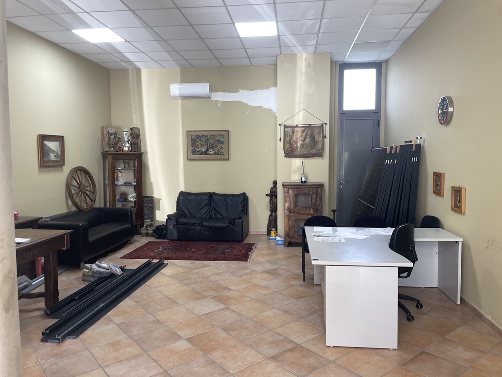 B53ED6CA-76A8-40FF-A601-ECAC13A06738_1_105_c